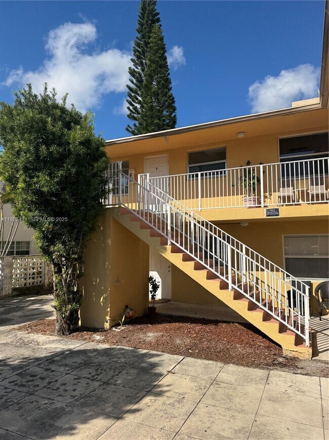 1427 NE 56th St in Fort Lauderdale, FL - Building Photo - Building Photo