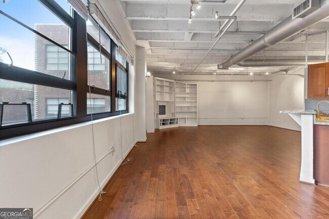 property at 878 Peachtree St NE