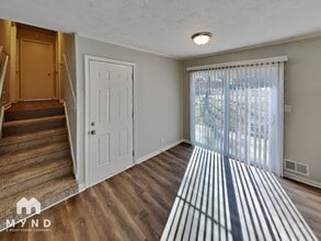 1573 Lamont Ave in Conley, GA - Foto de edificio - Building Photo