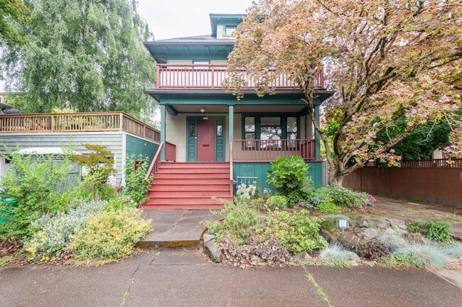 1320 SE 28th Ave, Unit Lower