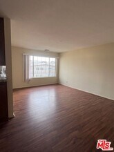 18600 Burbank Blvd in Los Angeles, CA - Building Photo - Building Photo