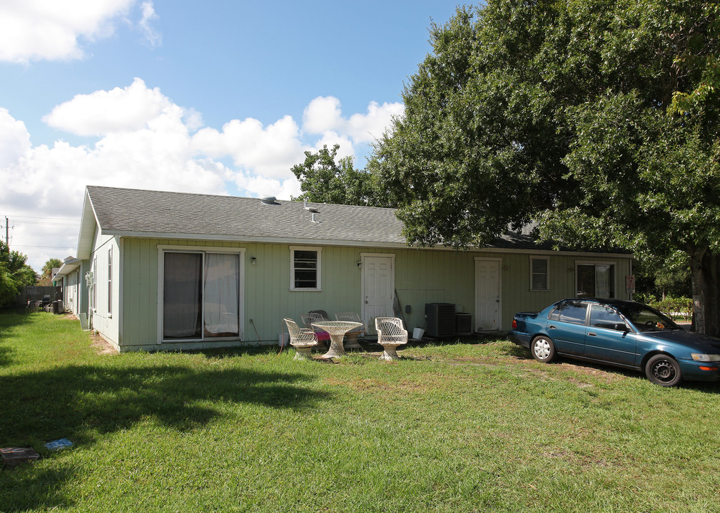 585 13th Pl in Vero Beach, FL - Building Photo