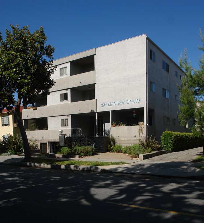 281 S Madison Ave in Pasadena, CA - Building Photo