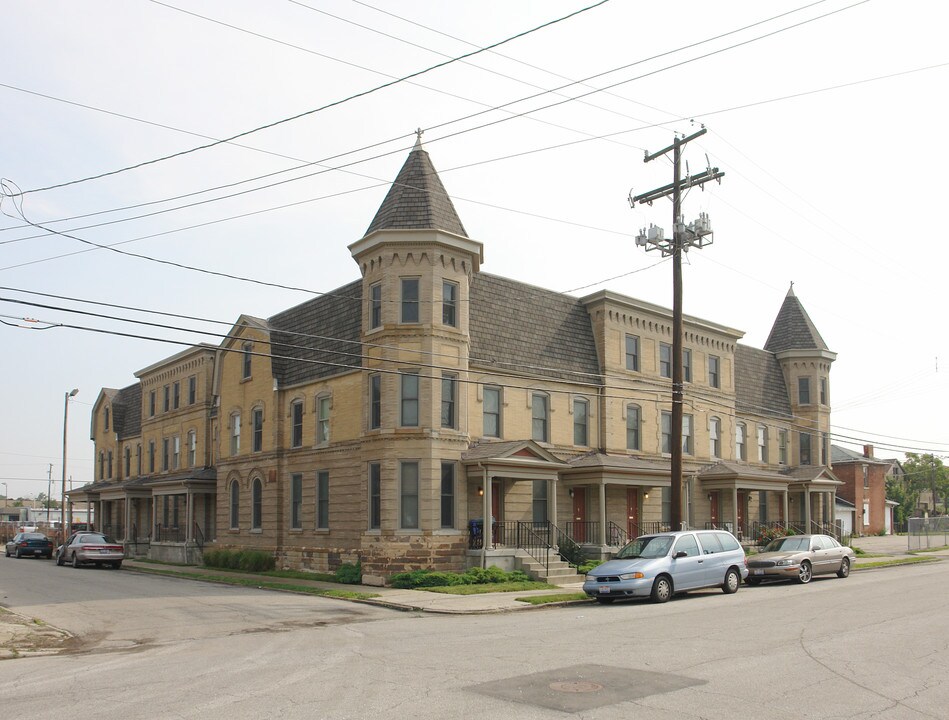 74-82 S May Ave in Columbus, OH - Foto de edificio