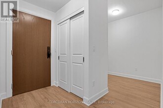 3240 William Coltson Ave in Oakville, ON - Building Photo - Building Photo