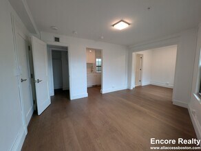 1200 Massachusetts Ave, Unit 412 in Cambridge, MA - Building Photo - Building Photo