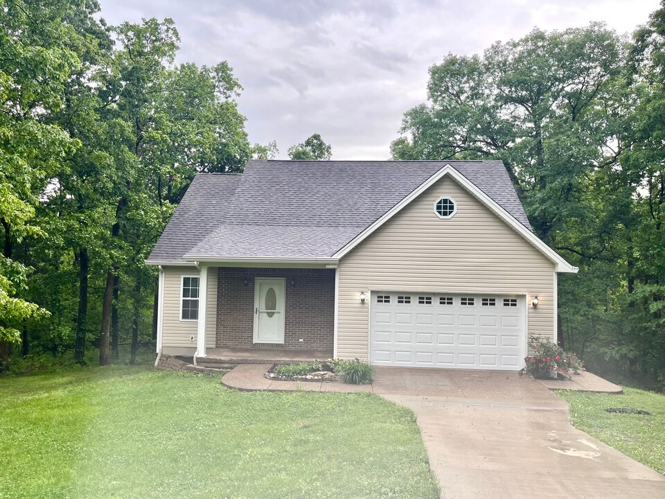 140 Bobolink Ln in Brandenburg, KY - Foto de edificio