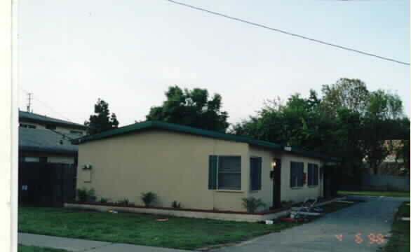 2334-2346 Roberta Ave in Fullerton, CA - Building Photo - Building Photo