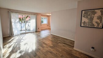 3711 26th Pl W, Unit 108 in Seattle, WA - Building Photo