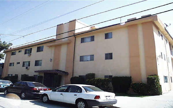 5138 Denny Ave in North Hollywood, CA - Foto de edificio