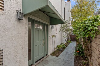 516 Rosecrans Ave in Manhattan Beach, CA - Building Photo - Building Photo