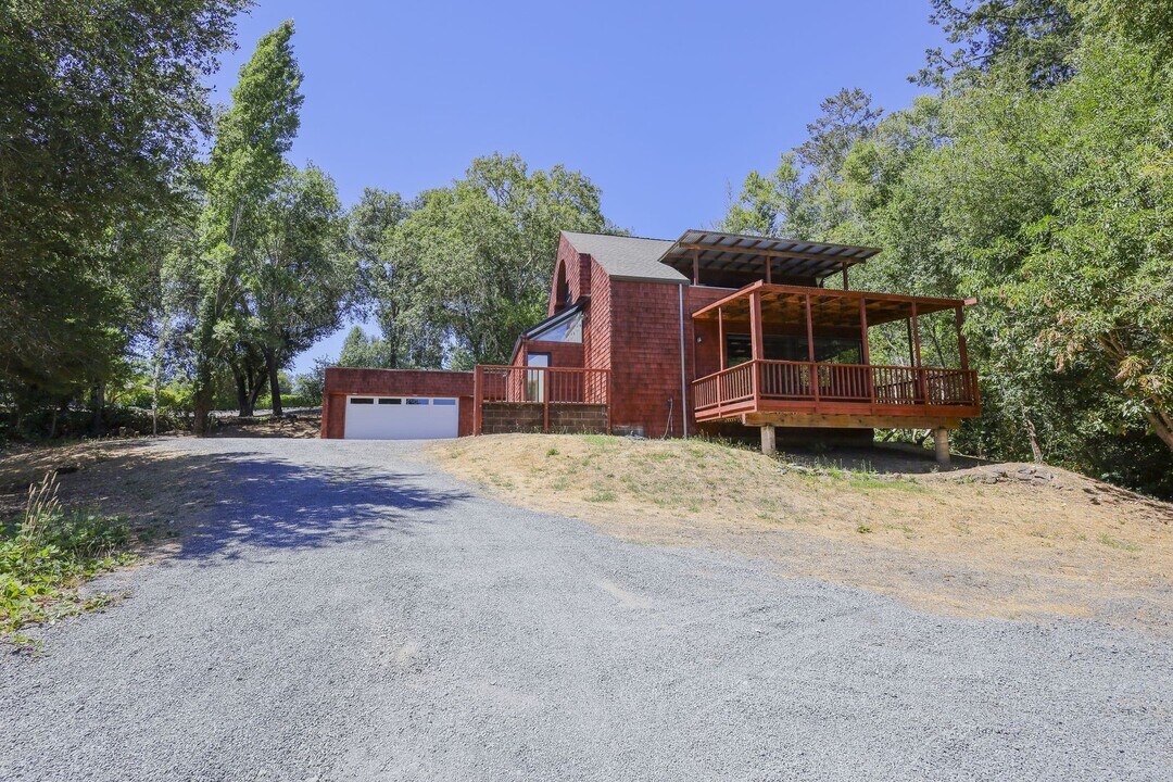 7504 Mirabel Rd in Forestville, CA - Building Photo