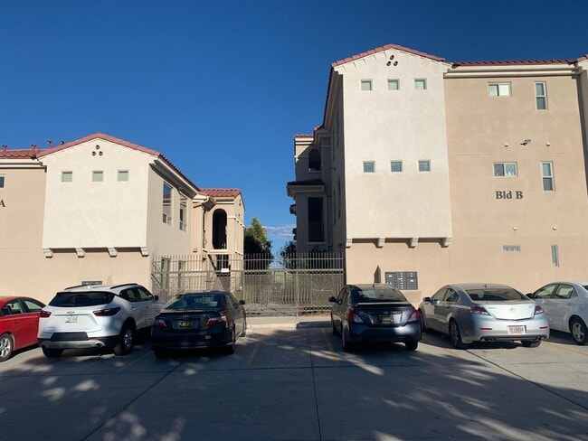 4801 Gibson Blvd SE in Albuquerque, NM - Building Photo - Building Photo