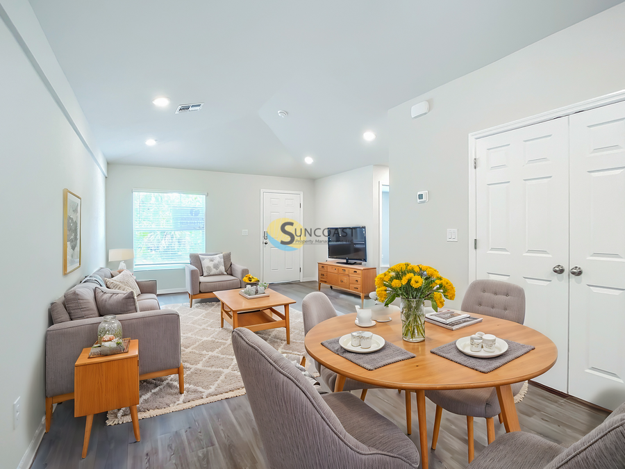2104 Fernwood St in Port Charlotte, FL - Building Photo