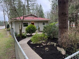 21473 Vetter Rd NE in Poulsbo, WA - Building Photo