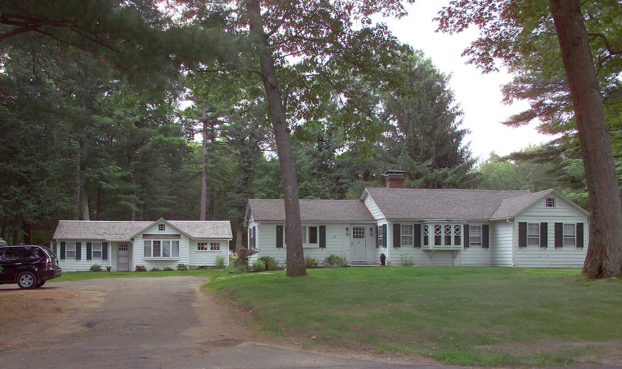 19 Church St in Dover, MA - Foto de edificio