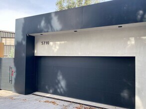 5710 Hill Oak Dr in Los Angeles, CA - Foto de edificio - Building Photo