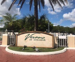 2173 SW 80th Terrace in Miramar, FL - Building Photo