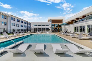 Birchway Quarry Falls in Fort Worth, TX - Building Photo