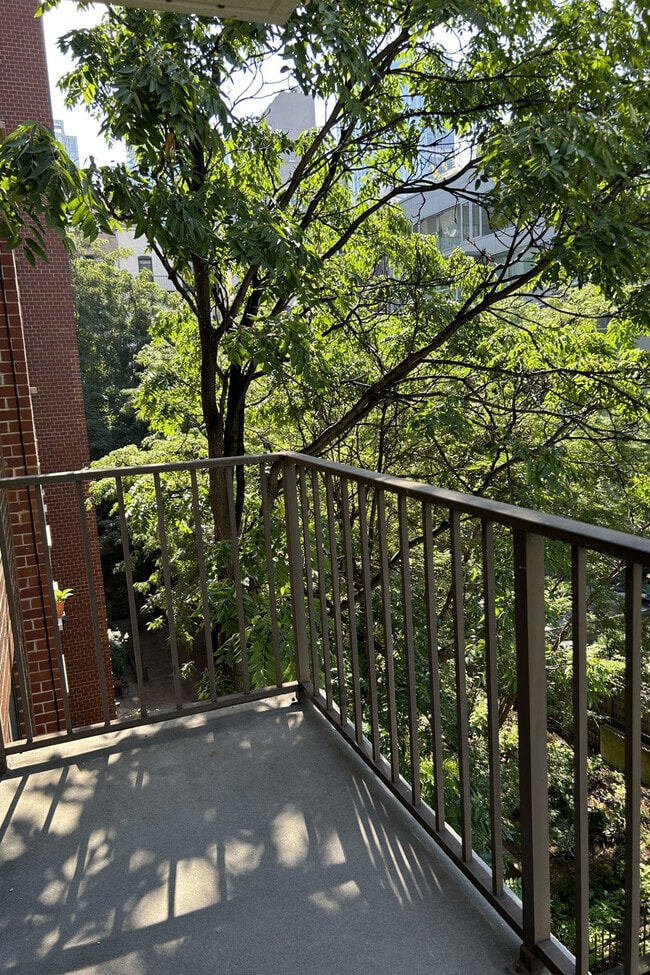 414 W 54th St in New York, NY - Building Photo - Building Photo
