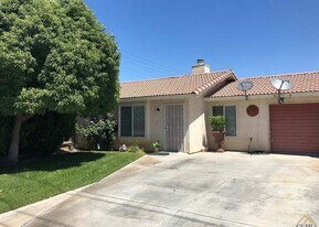 5101 S H St in Bakersfield, CA - Building Photo