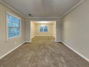 990 Thousand Oaks Dr in Lawrenceville, GA - Building Photo - Building Photo