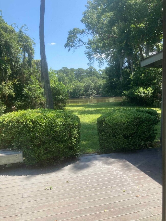 property at 20 Indigo Ln