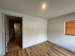 2211 Schweikhardt St in Houston, TX - Building Photo - Building Photo