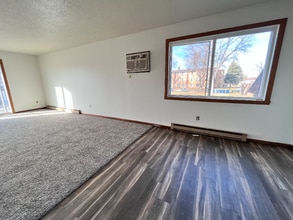 2605 S 17th St, Unit 8 in Grand Forks, ND - Foto de edificio - Building Photo