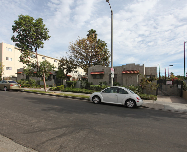 1516-1524 N Serrano Ave in Los Angeles, CA - Foto de edificio - Building Photo