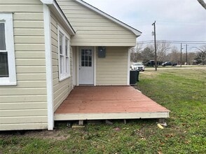 606 Ed Linn St in Edna, TX - Building Photo - Building Photo