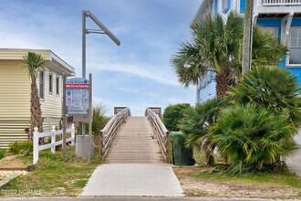 106 Ocean View Ave in Kure Beach, NC - Building Photo - Building Photo