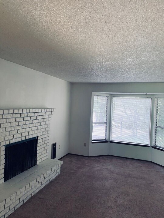 10519-10521 36th St E in Edgewood, WA - Building Photo