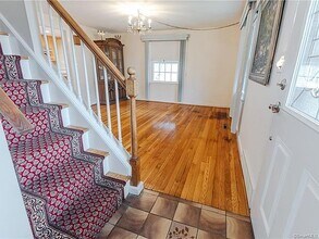 4 Windsor Rd in Hamden, CT - Foto de edificio - Building Photo