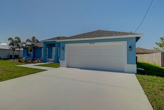 2352 SW Plum Ct in Port St. Lucie, FL - Building Photo - Building Photo