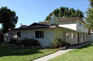 701 W Provential Dr in Anaheim, CA - Building Photo