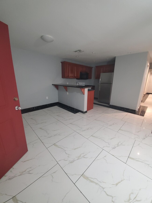 511 E Roeser Rd, Unit B