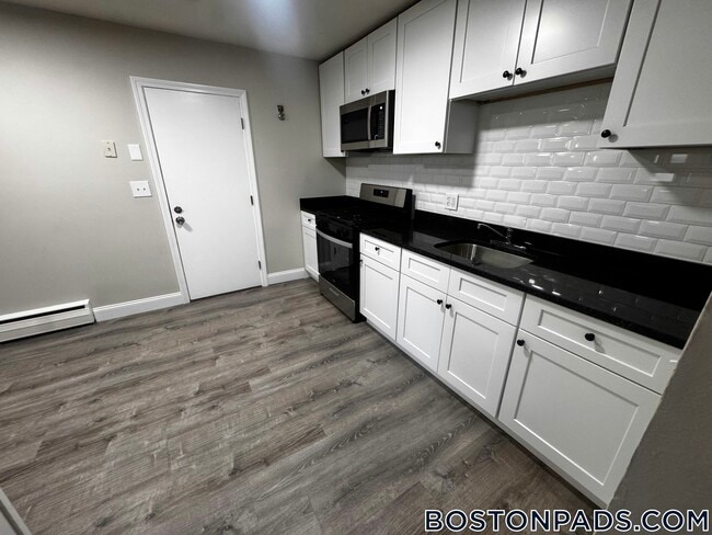 24 Waugh St in Lowell, MA - Foto de edificio - Building Photo