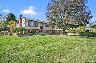 8 Badami Dr, Unit 3 in Middletown, NY - Building Photo