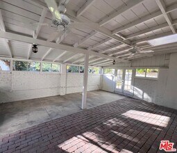 5419 Gentry Ave in Los Angeles, CA - Building Photo - Building Photo