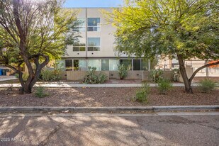 537 E Willetta St in Phoenix, AZ - Building Photo