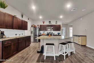 101 Chestnut Oak Dr in Lafayette, LA - Foto de edificio - Building Photo