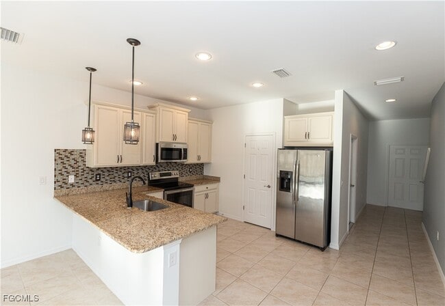 3770 Tilbor Circle in Ft. Myers, FL - Building Photo - Building Photo