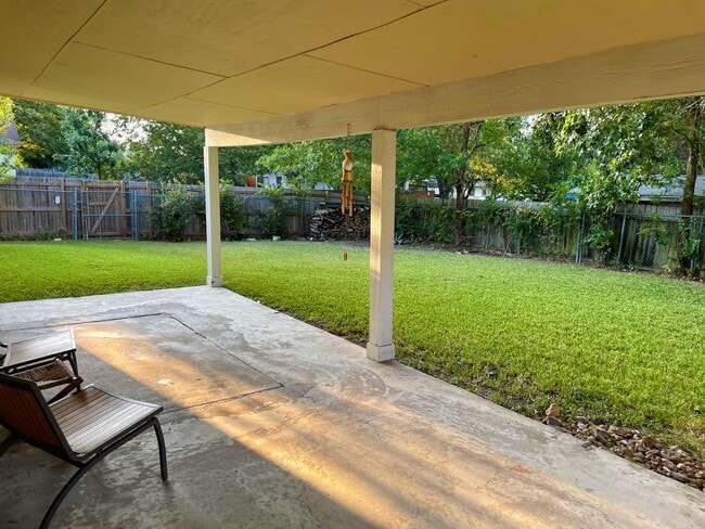 925 Peggotty Pl in Austin, TX - Foto de edificio - Building Photo