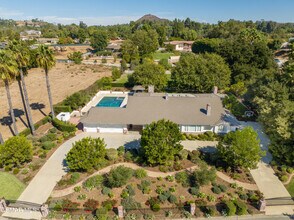 642 Calle Arroyo in Thousand Oaks, CA - Building Photo - Building Photo