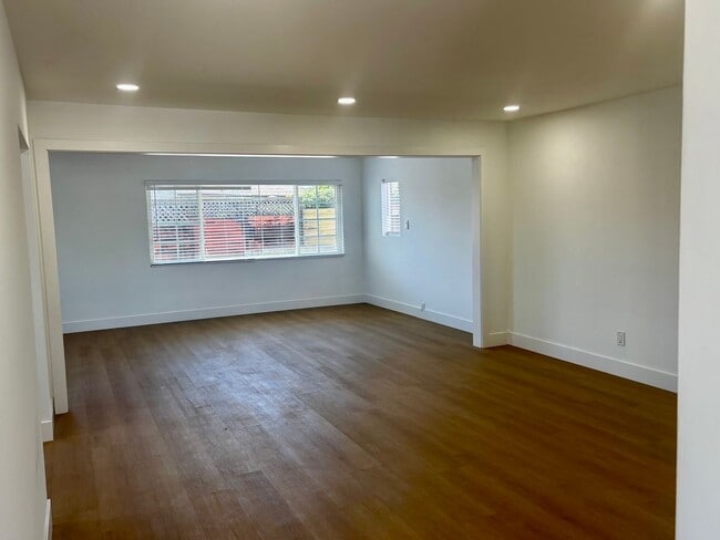 6140 Estrella Ave in San Diego, CA - Building Photo - Building Photo