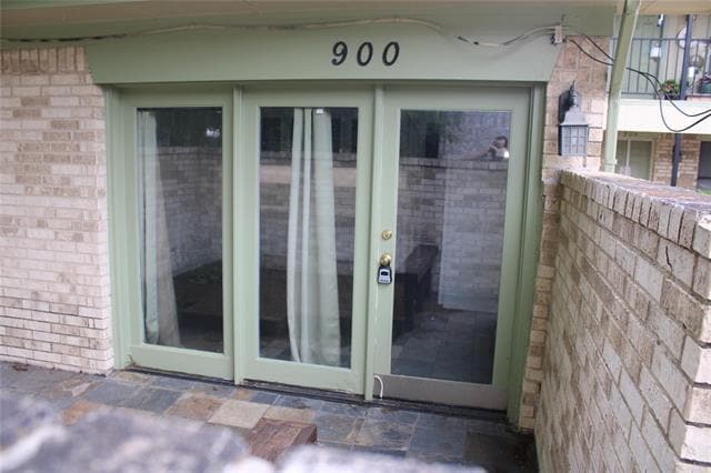 property at 900 N Austin St