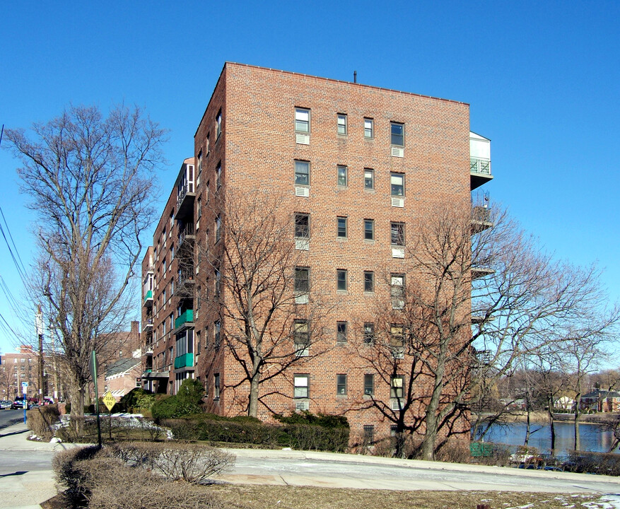 The Kenmore in New Rochelle, NY - Building Photo