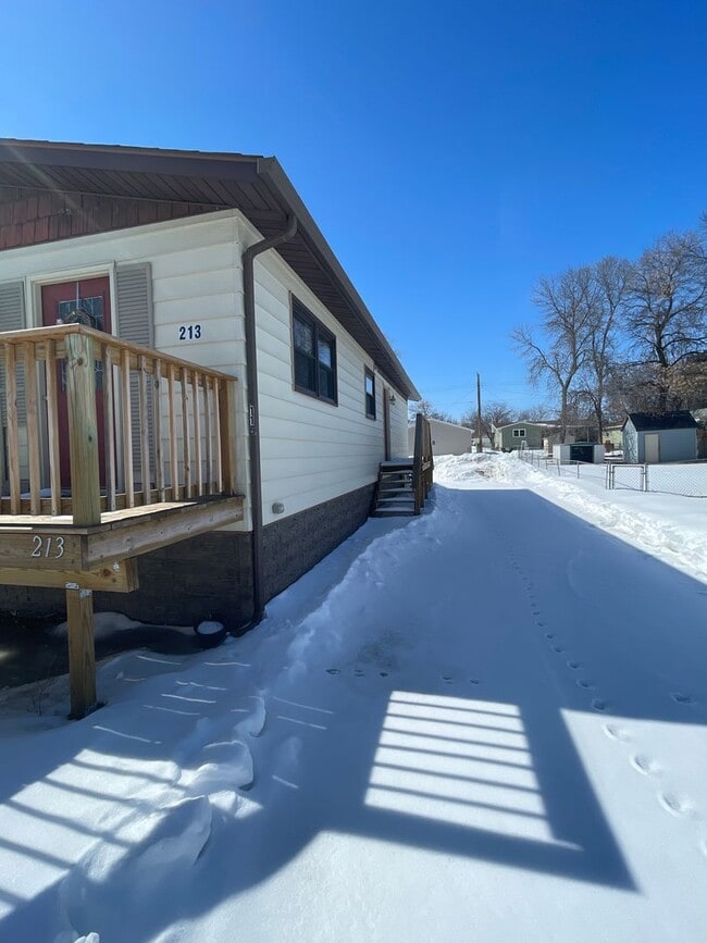 213 21st St NW in Minot, ND - Building Photo - Building Photo