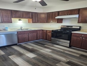 7715 Woodward Ave in Woodridge, IL - Building Photo - Building Photo